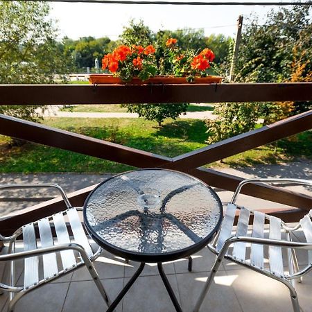 Guest House Shale Vinnytsia Bagian luar foto
