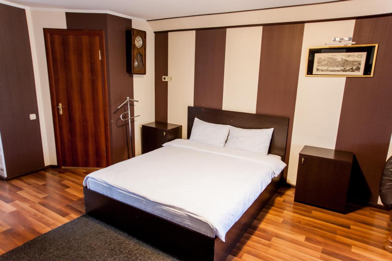 Guest House Shale Vinnytsia Bagian luar foto