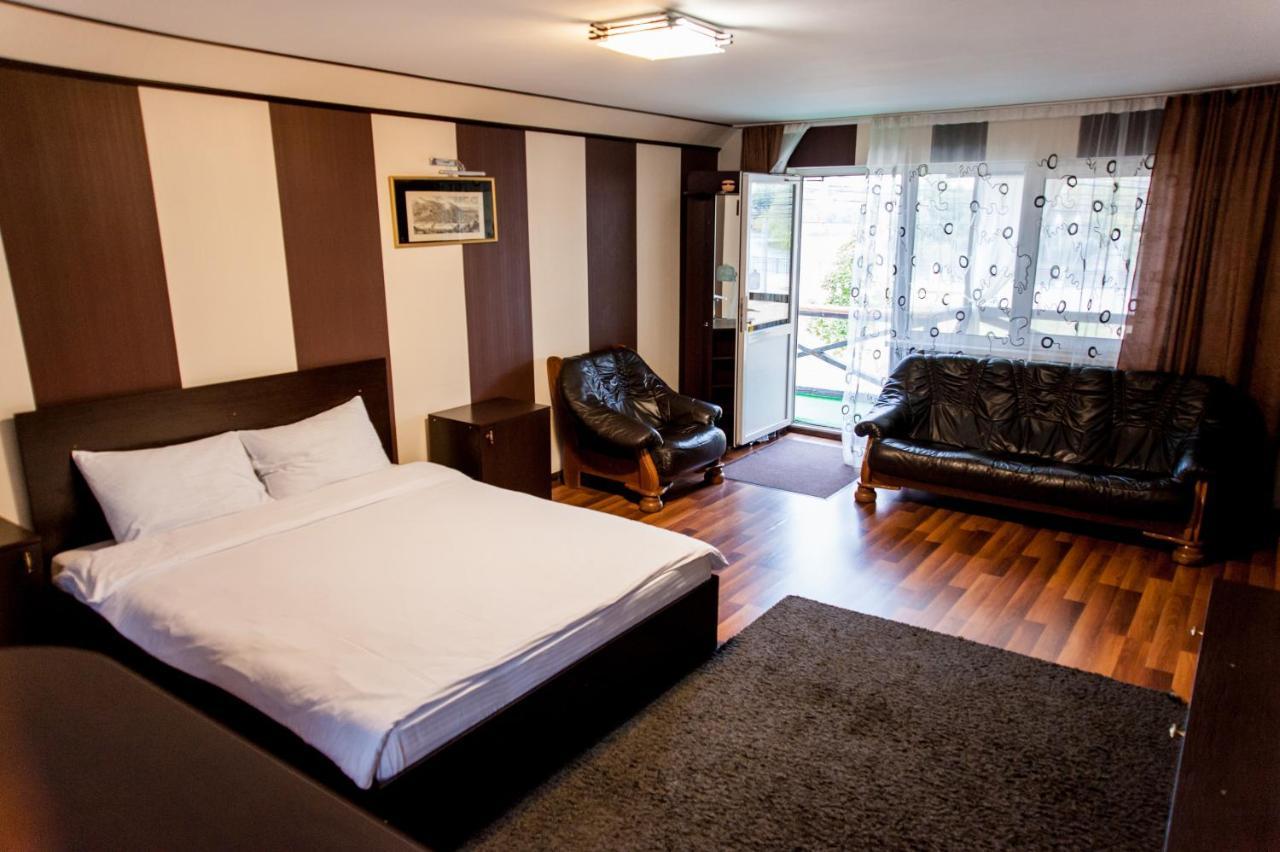 Guest House Shale Vinnytsia Bagian luar foto
